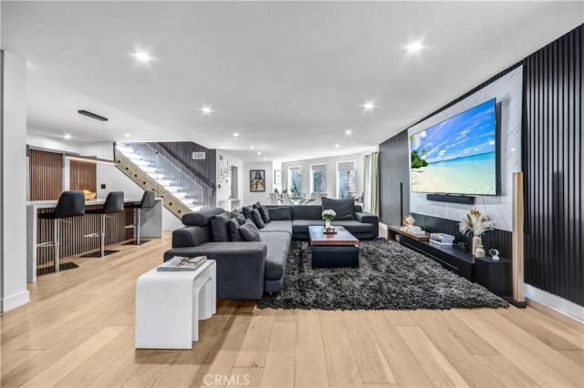 6672 Lakeridge Road, Los Angeles, CA 90068