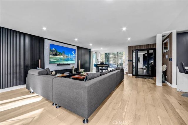 6672 Lakeridge Road, Los Angeles, CA 90068