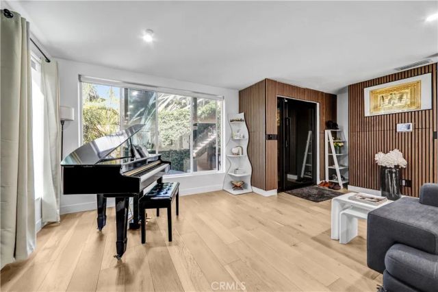 6672 Lakeridge Road, Los Angeles, CA 90068