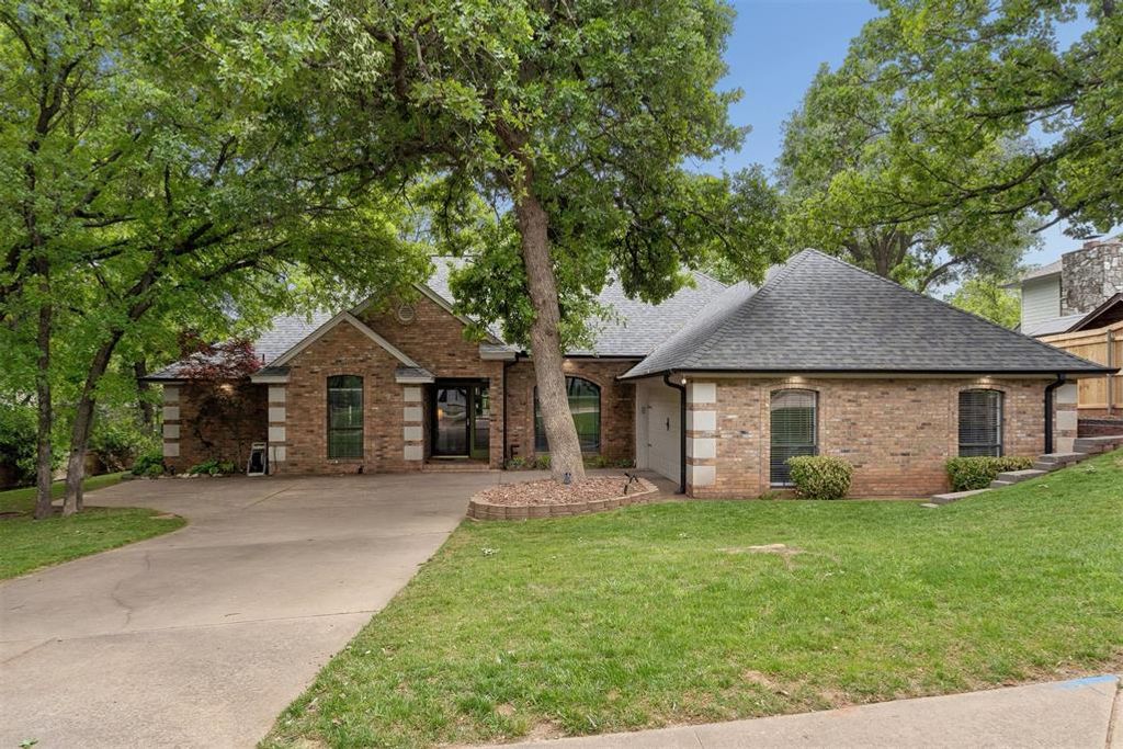 411 Crown Colony Road, Edmond, OK 73034