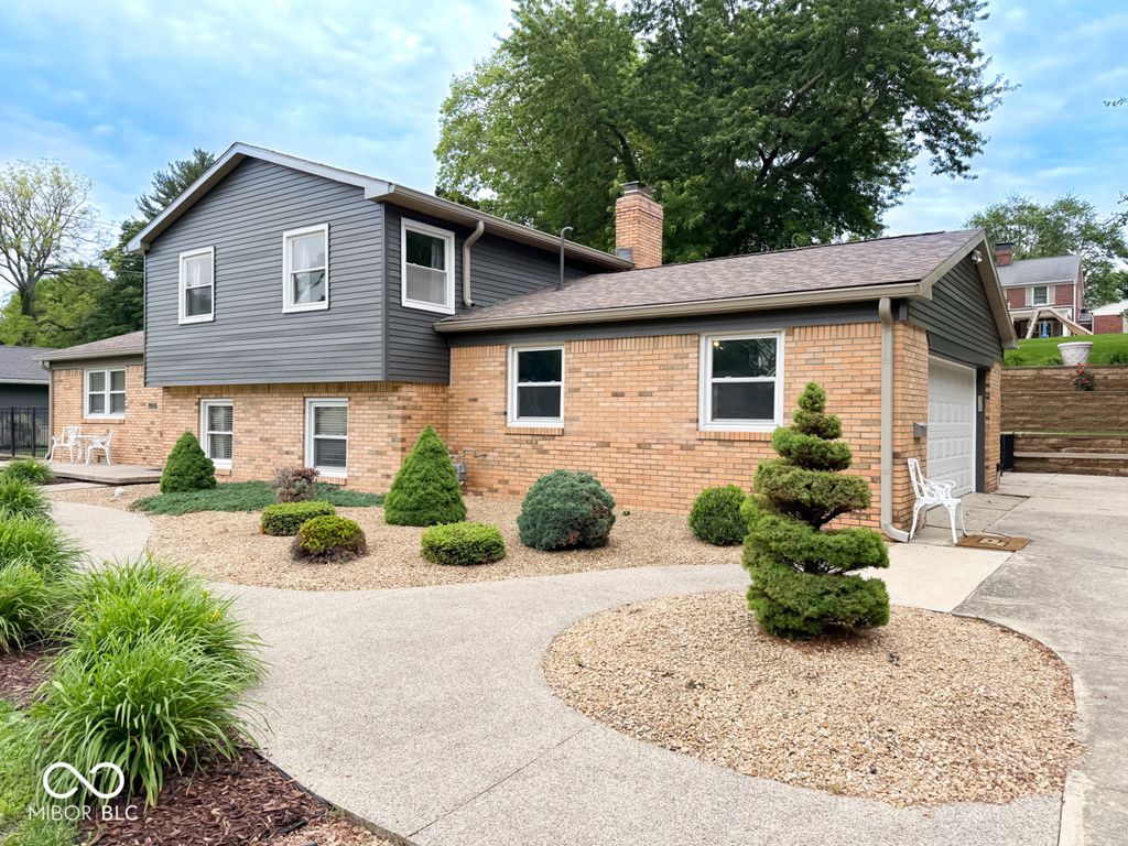 1106 Fairfield Drive, Shelbyville, IN 46176