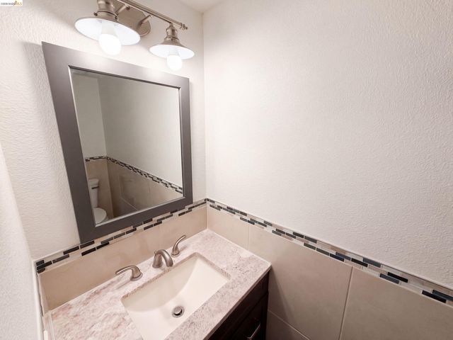 2767 Lone Bluff Way, San Jose, CA 95111