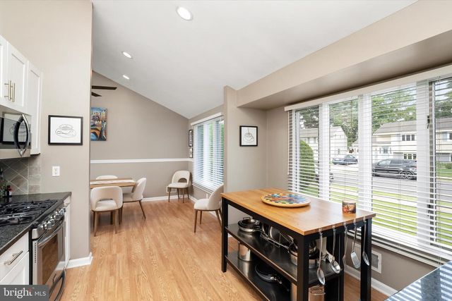 15 OVINGTON DR, Hamilton, NJ 08620