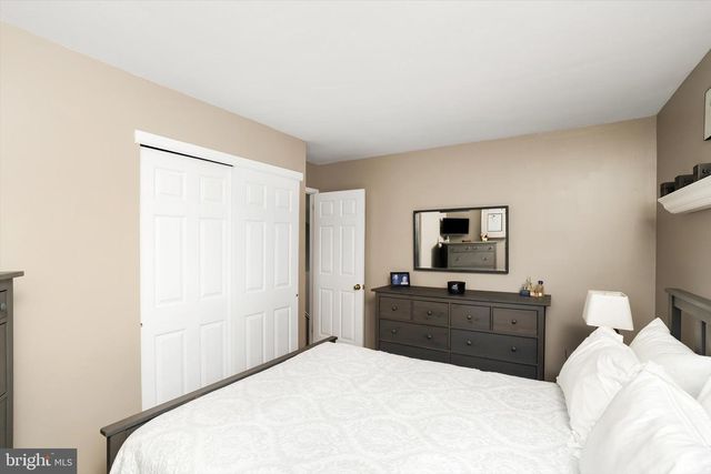 15 OVINGTON DR, Hamilton, NJ 08620