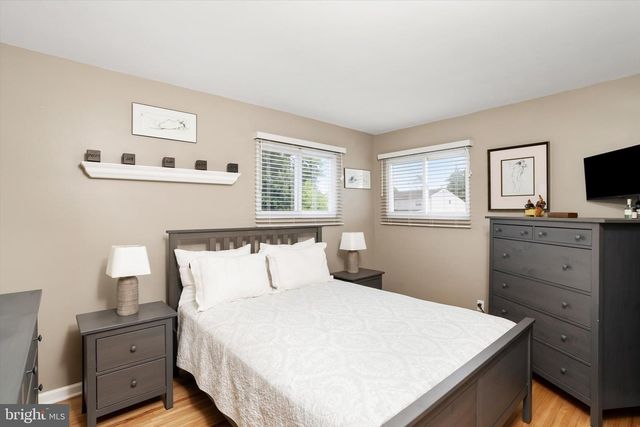 15 OVINGTON DR, Hamilton, NJ 08620