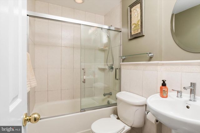 15 OVINGTON DR, Hamilton, NJ 08620