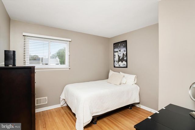 15 OVINGTON DR, Hamilton, NJ 08620