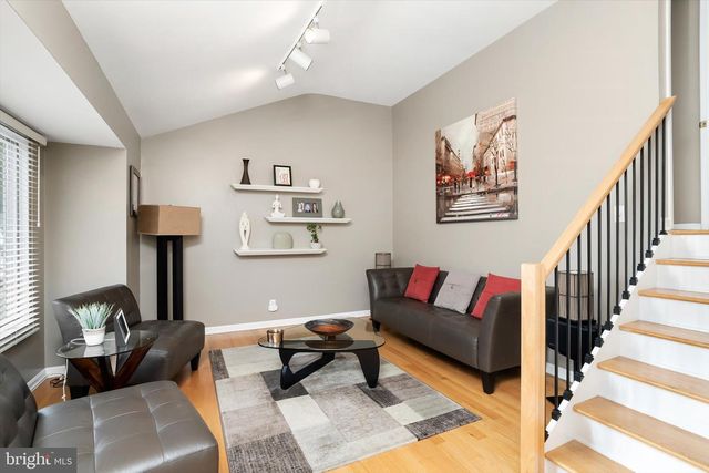 15 OVINGTON DR, Hamilton, NJ 08620