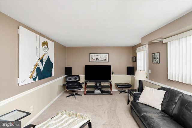15 OVINGTON DR, Hamilton, NJ 08620