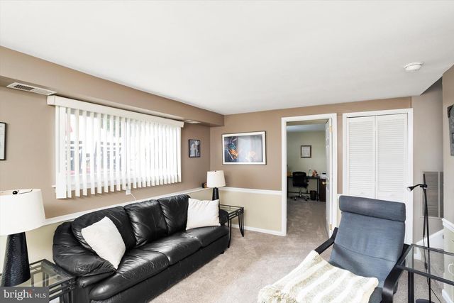 15 OVINGTON DR, Hamilton, NJ 08620