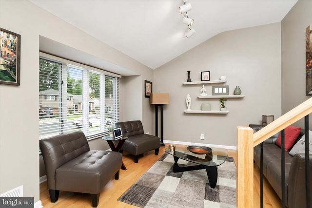 15 OVINGTON DR, Hamilton, NJ 08620