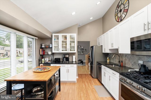 15 OVINGTON DR, Hamilton, NJ 08620