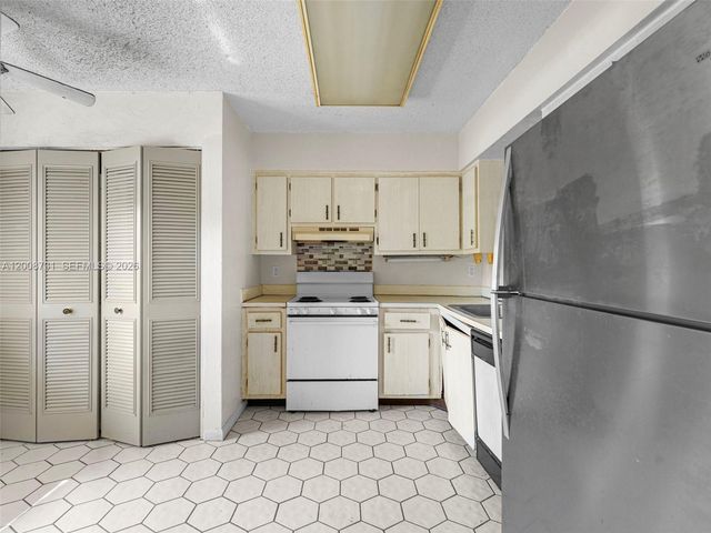 480 NW 76th Ave 102, Margate, FL 33063