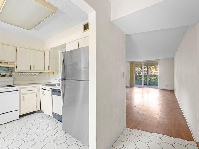 480 NW 76th Ave 102, Margate, FL 33063