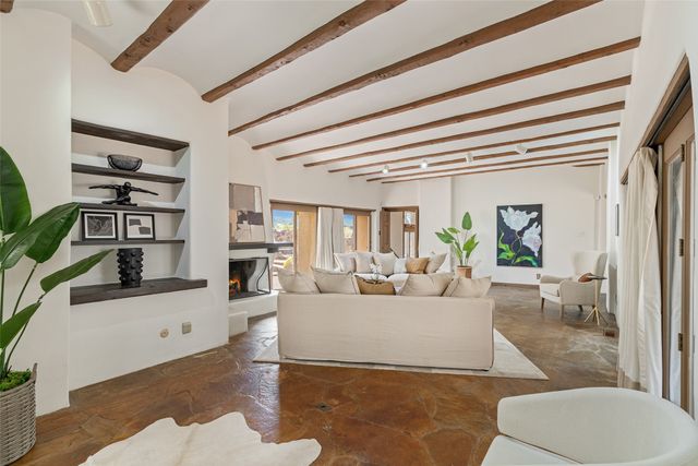 1009 Paseo De La Cuma, Santa Fe, NM 87501