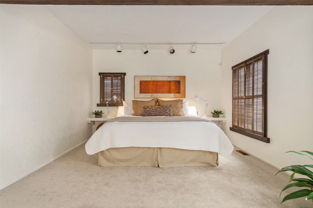 1009 Paseo De La Cuma, Santa Fe, NM 87501