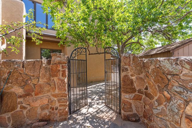1009 Paseo De La Cuma, Santa Fe, NM 87501