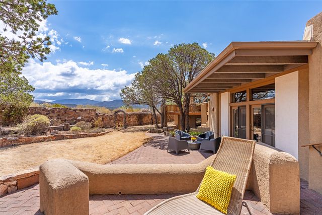 1009 Paseo De La Cuma, Santa Fe, NM 87501