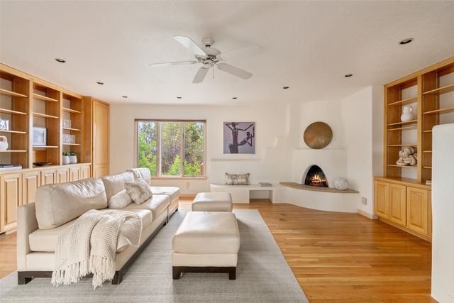 1009 Paseo De La Cuma, Santa Fe, NM 87501