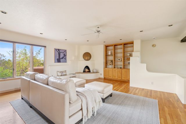 1009 Paseo De La Cuma, Santa Fe, NM 87501