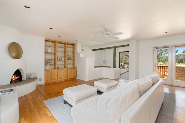 1009 Paseo De La Cuma, Santa Fe, NM 87501