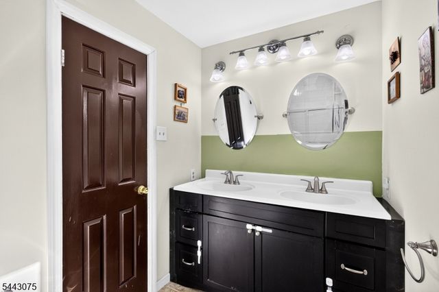 30 Hamilton Ln, Plainsboro Twp., NJ 08536