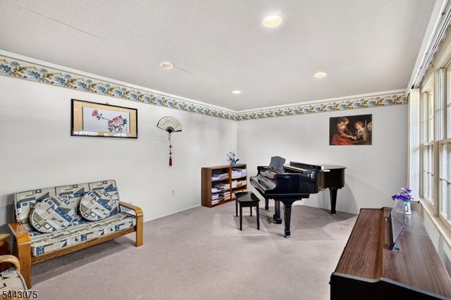 30 Hamilton Ln, Plainsboro Twp., NJ 08536