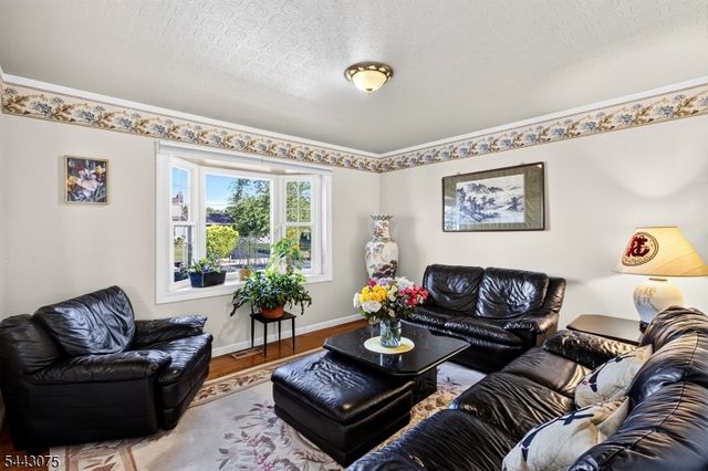 30 Hamilton Ln, Plainsboro Twp., NJ 08536