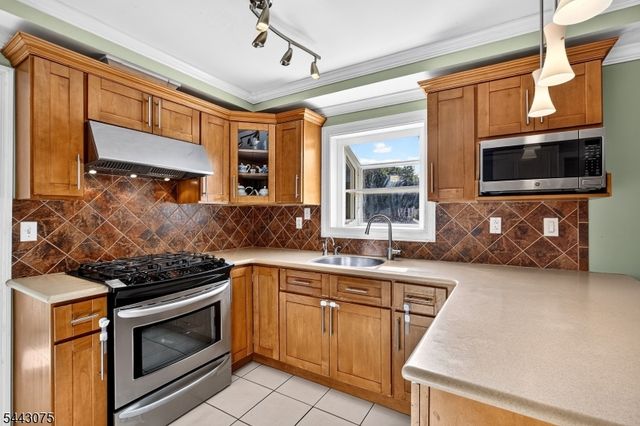 30 Hamilton Ln, Plainsboro Twp., NJ 08536