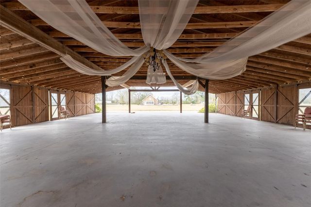 105 County Road 2239, Cleveland, TX 77327