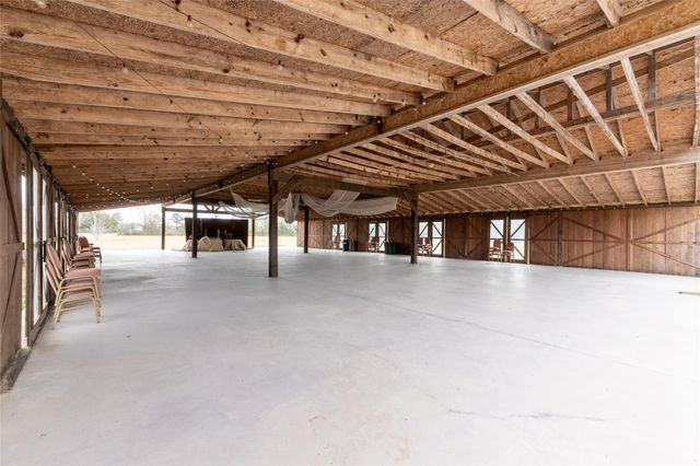 105 County Road 2239, Cleveland, TX 77327