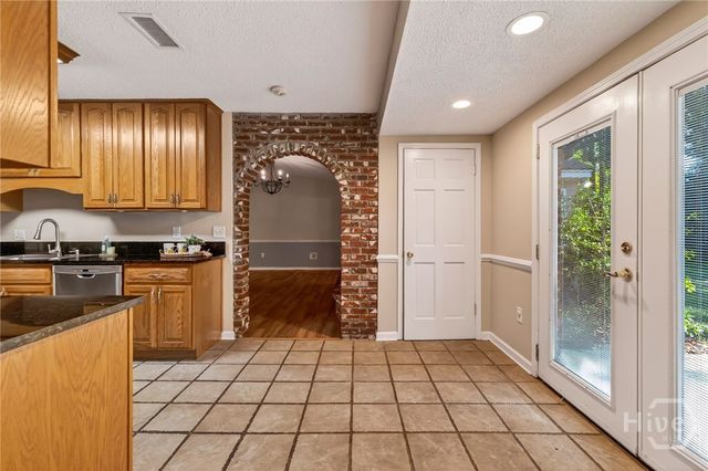 42 River Oaks Road, Savannah, GA 31410