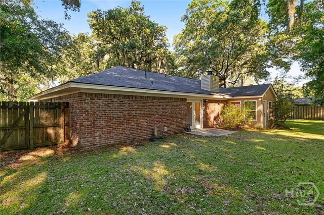42 River Oaks Road, Savannah, GA 31410