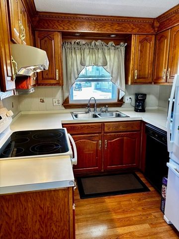 30 Catherine St, Chicopee, MA 01013