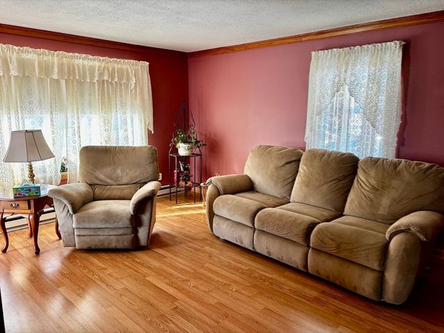 30 Catherine St, Chicopee, MA 01013