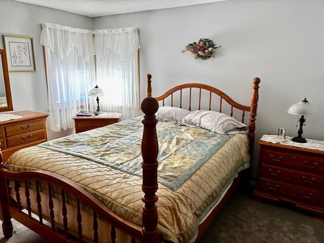 30 Catherine St, Chicopee, MA 01013