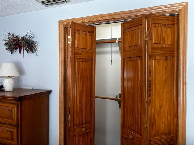 30 Catherine St, Chicopee, MA 01013