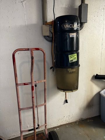 30 Catherine St, Chicopee, MA 01013