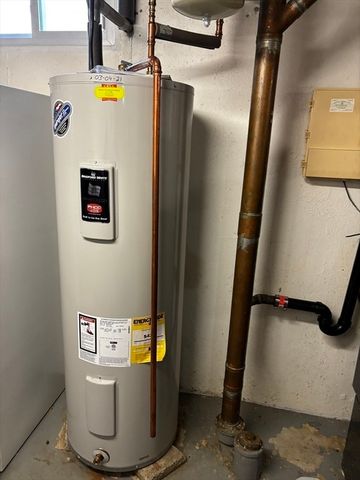 30 Catherine St, Chicopee, MA 01013