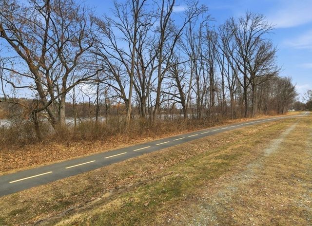 30 Catherine St, Chicopee, MA 01013