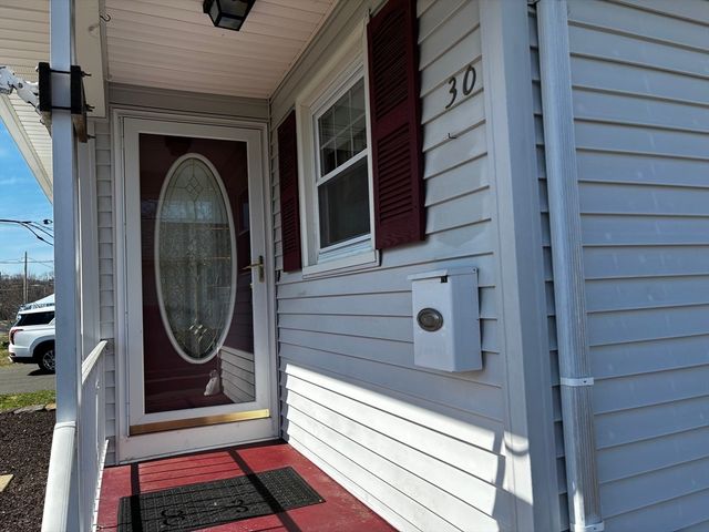 30 Catherine St, Chicopee, MA 01013