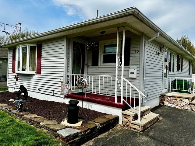 30 Catherine St, Chicopee, MA 01013