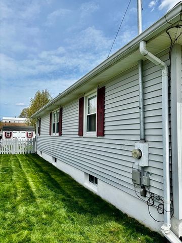 30 Catherine St, Chicopee, MA 01013