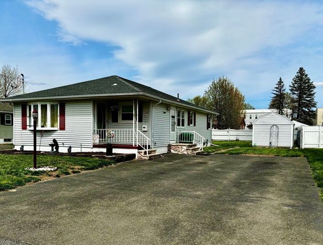 30 Catherine St, Chicopee, MA 01013