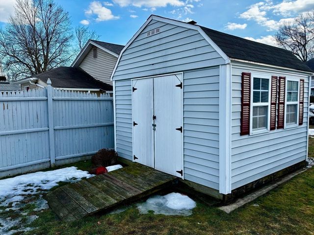 30 Catherine St, Chicopee, MA 01013