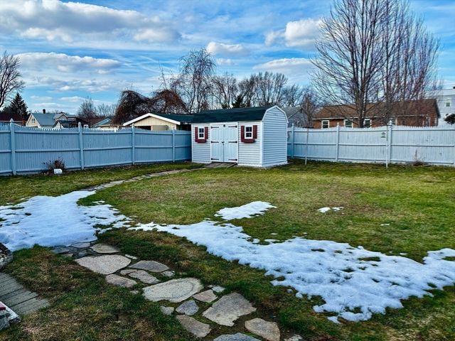 30 Catherine St, Chicopee, MA 01013