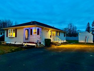 30 Catherine St, Chicopee, MA 01013