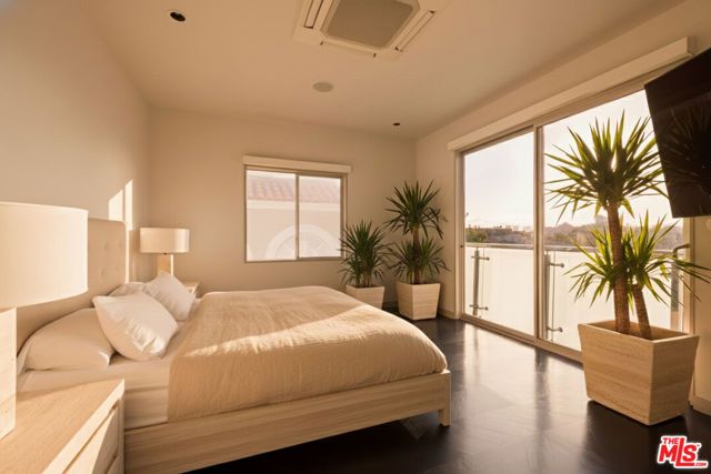 928 N Croft Avenue 304, Los Angeles, CA 90069