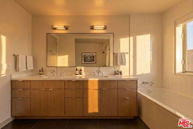 928 N Croft Avenue 304, Los Angeles, CA 90069