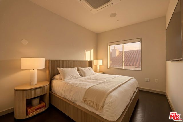 928 N Croft Avenue 304, Los Angeles, CA 90069